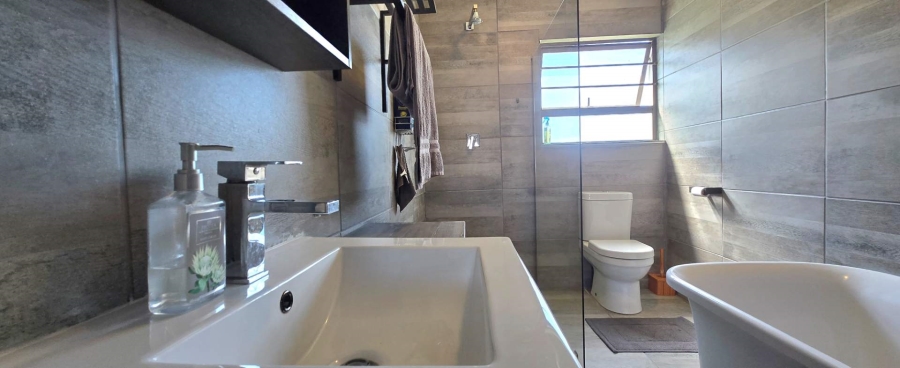 4 Bedroom Property for Sale in Kleinbaai Western Cape